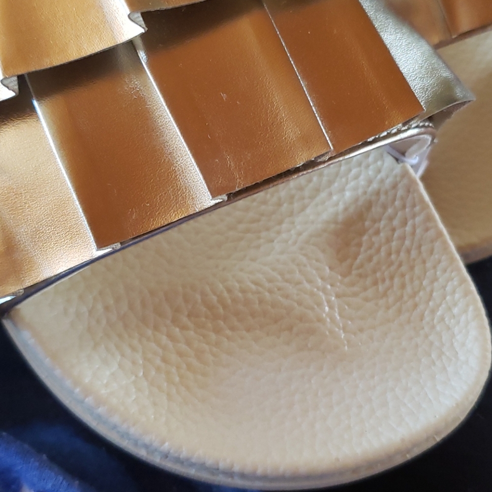 Old Navy Gold Slides size 5-6 NWT - Picture 5 of 5